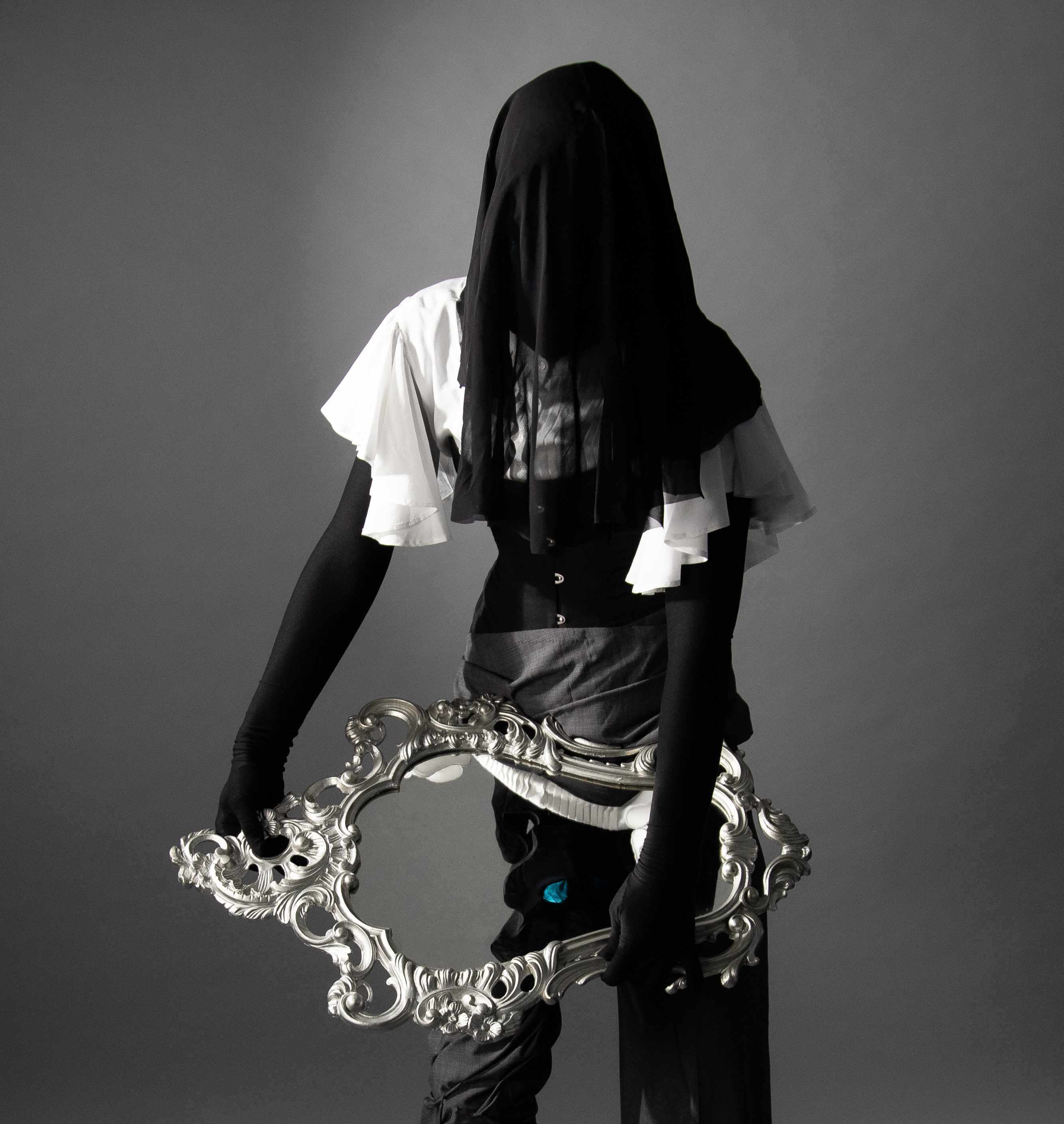 Outfit: Die Maske